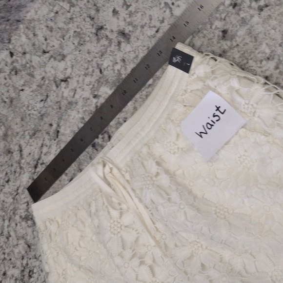 NWT Abercrombie and Fitch floral white shorts size large - Picture 14 of 15